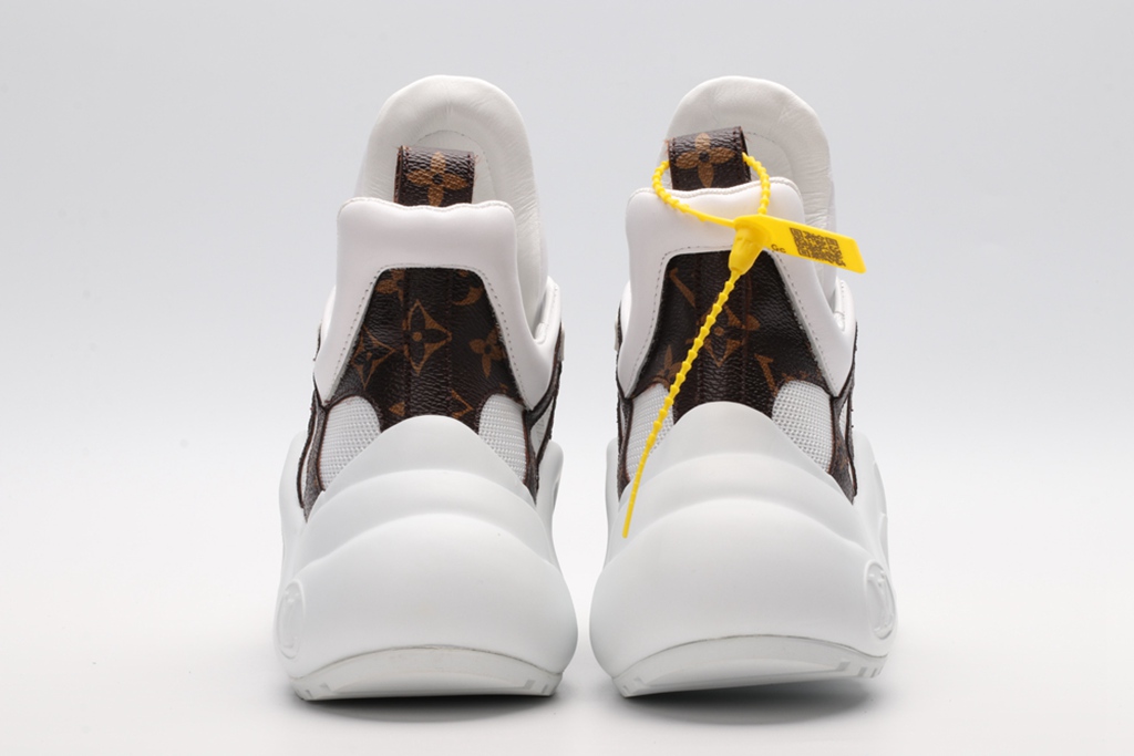L*V SNEAKER